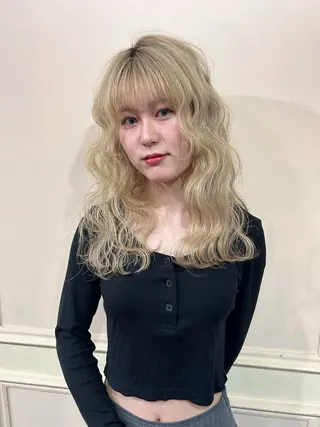 ロング カラー 'AXISガスビル Rinのヘアスタイル