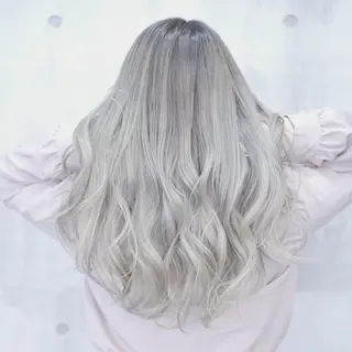 ロング カラー ヤナ マネージャーのヘアスタイル