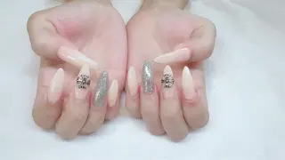 ネイル Feather ビューティーサロンのネイルデザイン