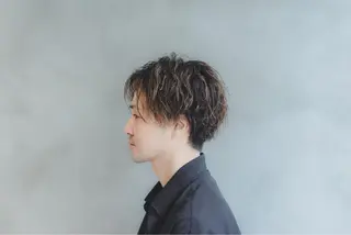ショート カラー パーマ メンズ 宇野 佑馬のヘアスタイル