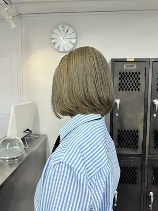 ミディアム INORI /フェイスレイヤーのヘアスタイル