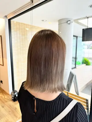 ミディアム カラー ツキダテ ユイのヘアスタイル