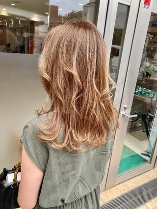 ロング 前髪縮毛矯正 高野開弦ハイトーンのヘアスタイル