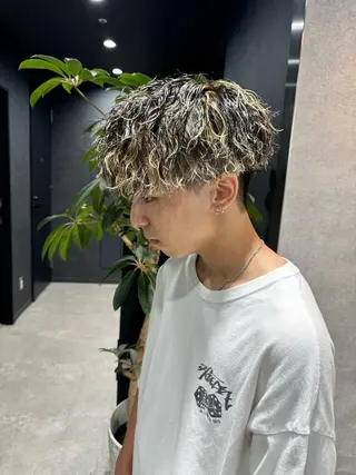 ショート カラー パーマ ヘアアレンジ メンズ スパイキー/フェザー /波巻き/かいとのヘアスタイル