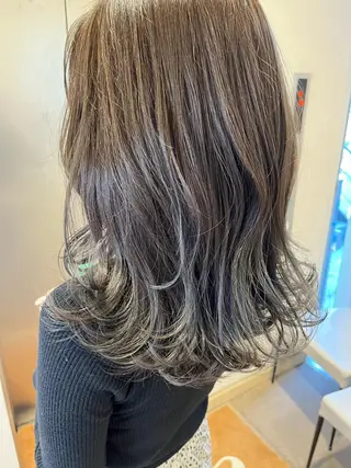 セミロング カラー サソウ ユリエ🥥のヘアスタイル
