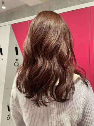 セミロング カラー パーソナルカラー 藤本夢のヘアスタイル