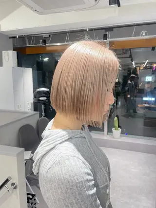 ショート カラー ikuma/ ミルクティーのヘアスタイル