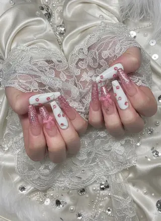 ネイル 24時間営業 UNABOMBAのネイルデザイン