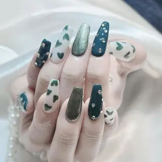 ネイル RAFFINE 月🦋🩵のネイルデザイン