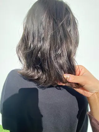ミディアム カラー JILL ユキのヘアスタイル