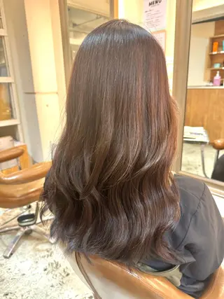 ロング タツキ／レイヤー／ パーマ／艶カラーのヘアスタイル