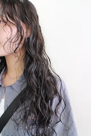 ロング パーマ カーリーパーマ/ 透明ｶﾗｰ/MIKUのヘアスタイル