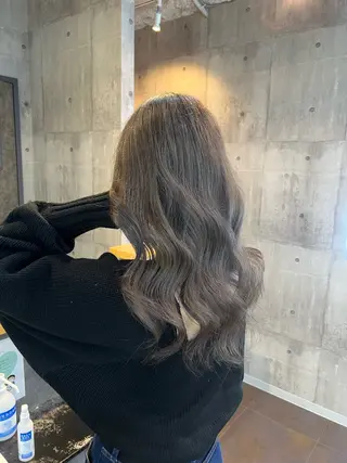 セミロング 推し活に可愛く艶モテ カラー/巻きキョウコのヘアスタイル