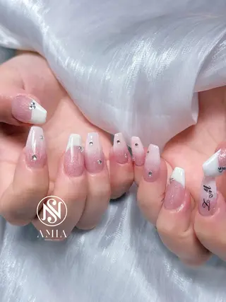 セミロング AMIA BEAUTY SALON所属・🌟AMIA BEAUTY🌟のネイルデザイン