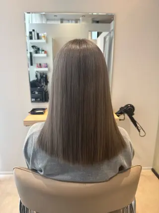 ロング カラー Eleanor spa&treatment 札幌店内にあるシェアサロン【WHITE】所属・シルクハイトーン / 髪質改善🦋MIKUのヘアスタイル