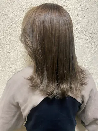 カラー Bish Yanaのヘアスタイル