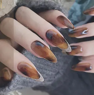 ネイル Queens テイのネイルデザイン