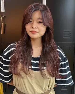 ロング 松尾 伊純のヘアスタイル