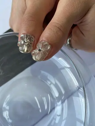 ネイル anyora nail salon所属・大人ワンホン キラキラ／Ayanoのネイルデザイン