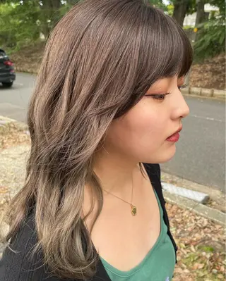 ロング カラー 寺本 奈央のヘアスタイル