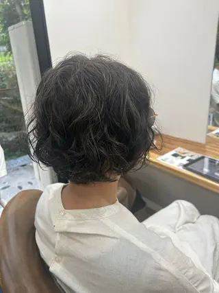 ショート なつめ🐶ショート ベージュカラーのヘアスタイル