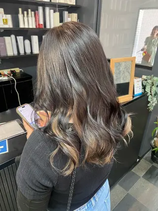 ロング 瀧下 唯のヘアスタイル