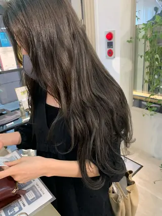 ロング カラー ネイル ハイトーン&暗髪🔥 表参道二刀流マエダのヘアスタイル