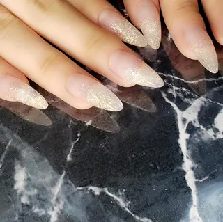 ミディアム ネイル クロキ 。のネイルデザイン