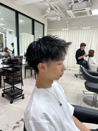 ショート メンズ 【シャドウパーマ センターパート】義心のヘアスタイル
