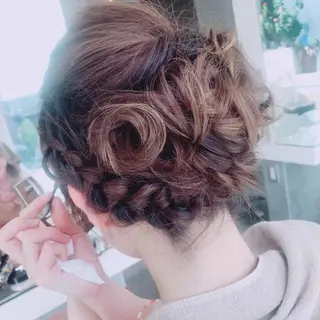 ヘアアレンジ 韓国風/小顔レイヤー /艶カラーのヘアスタイル