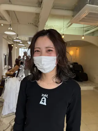 セミロング Maho/海外 レイヤー/ハイトーンのヘアスタイル