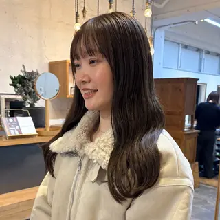 ロング カラー mina / 透明感ベージュカラーのヘアスタイル