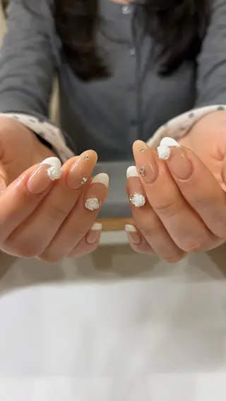 ネイル 𝑟𝑖𝑠𝑎 🕯‎🤍のネイルデザイン