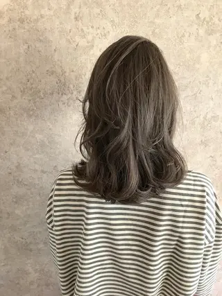 ミディアム due hair 京都駅前店 MILBON オージュア認定サロン【デューヘアー】所属・ハイトーンブリーチ 土坂 由志【京都】のヘアスタイル