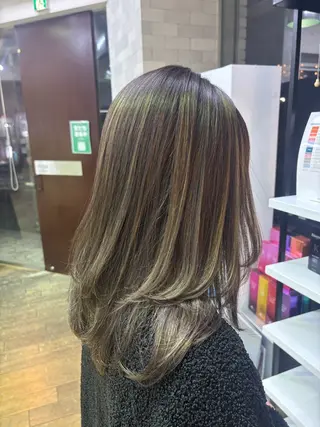 セミロング rise/レイヤー/ ダブルカラーのヘアスタイル