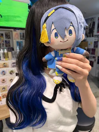 セミロング カラー インナーカラー 推し ブリーチ  髪質改善のヘアスタイル