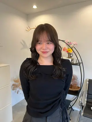 ロング カラー 鳥居 愛子のヘアスタイル