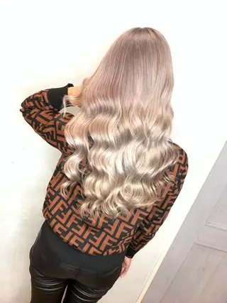 セミロング カラー ヘアアレンジ 🔥ハイトーンカラー ギャルNAOKI🔥のヘアスタイル