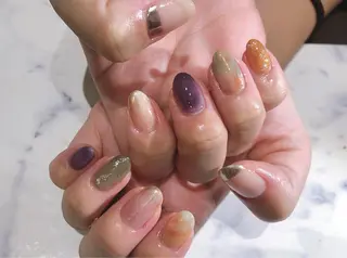 ショート カラー ネイル マツエク・マツパ illum hicariのネイルデザイン