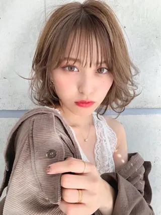 ミディアム カラー ヘアアレンジ 🪞official THREE 横浜🎀のヘアスタイル