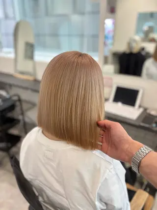 ミディアム GaKu/ハイトーン /ブリーチ/レイヤーのヘアスタイル