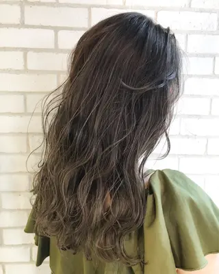 カラー she2.shinjuku所属・takumi Hのヘアスタイル