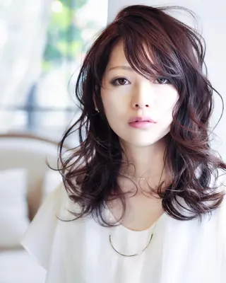 ミディアム カラー パーマ Euphoria 【ユーフォリア】のヘアスタイル