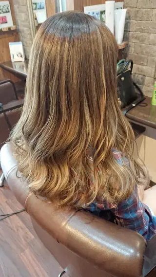 ミディアム カラー 美髪 カラーリストのヘアスタイル