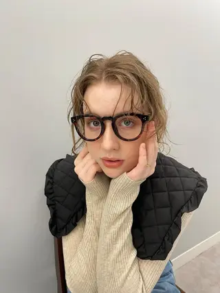 ミディアム 秋元 佳乃のヘアスタイル