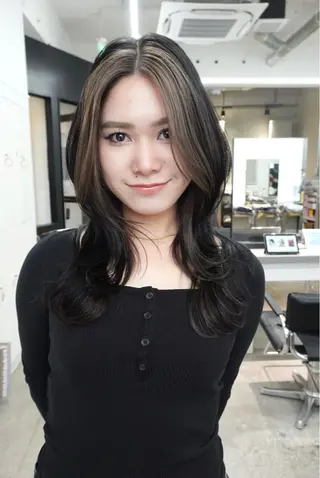 セミロング ✨ブリーチ/顔周り レイヤー¦YUKA✨のヘアスタイル