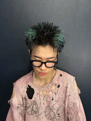 ショート カラー メンズ スパイキーの鬼 ヒロムのヘアスタイル