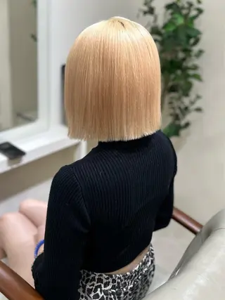 ショート carina✂️ ハイトーンカラー🤩のヘアスタイル