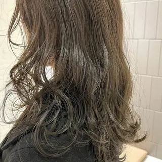 セミロング カラー オリーブベージュ/ ブリーチなし透明感のヘアスタイル