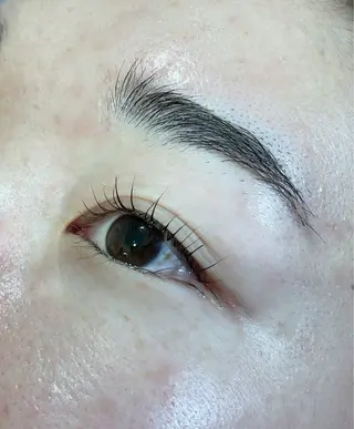 マツエク・マツパ cure所属・井上 真里奈のヘアスタイル